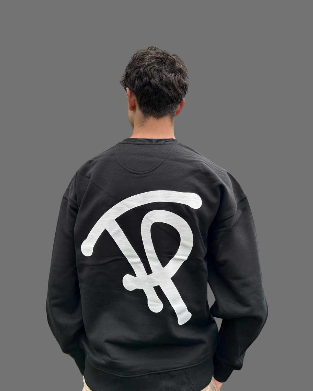 Sweater oversized T-piece logo design